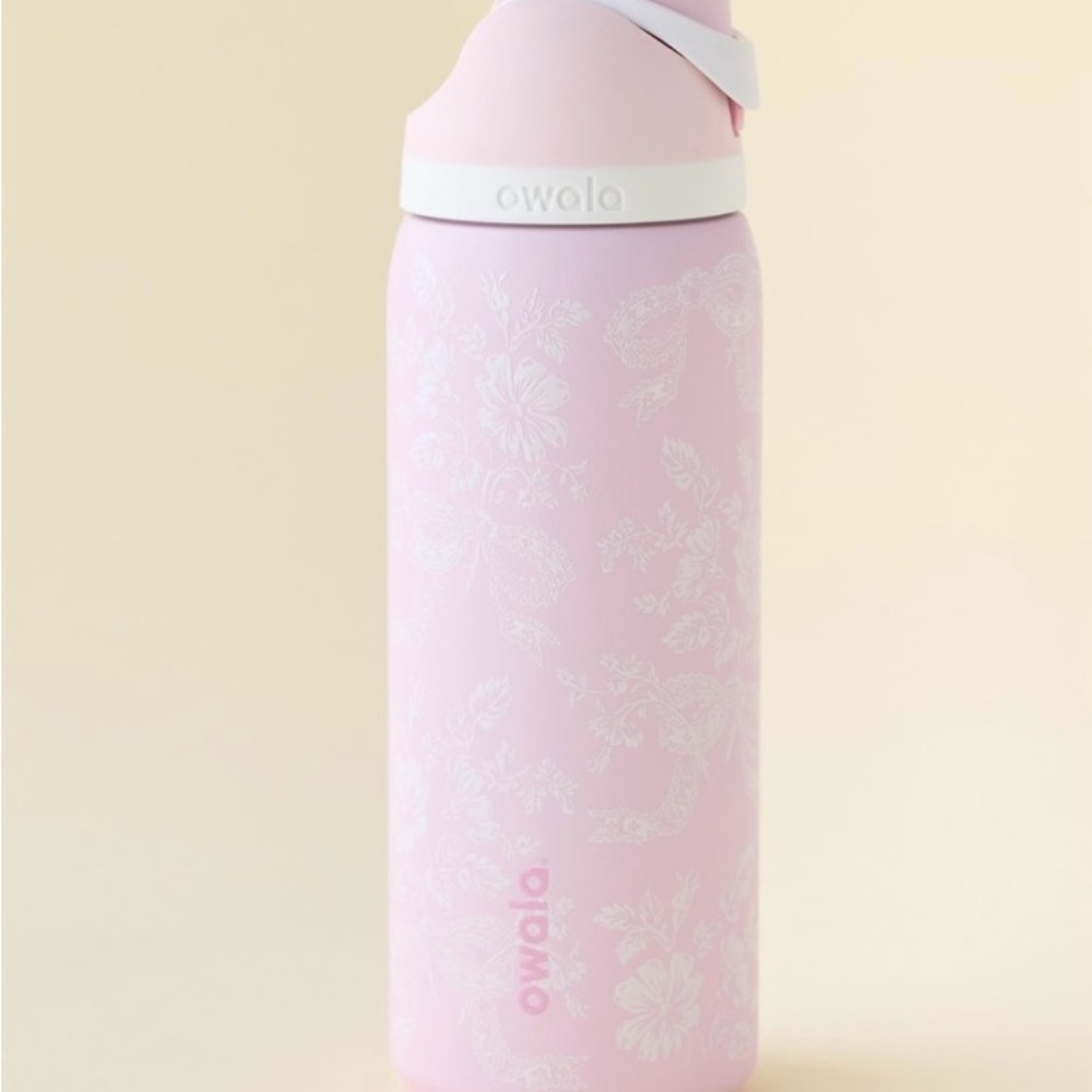 Owala Pink Ribbon Toile Freesip 32oz Water Bottle
